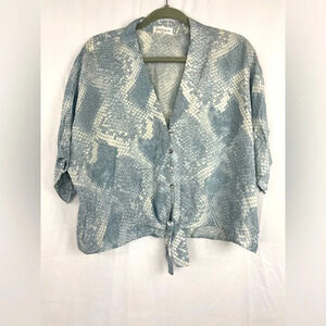Vestique Snake Print Short Sleeves Button-down Women’s Shirt Size Medium